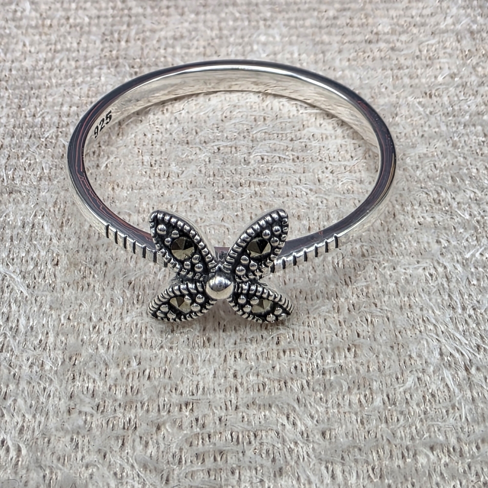 Elegant Silver Butterfly Ring (005)